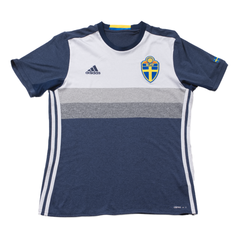 Sweden 16 Away Shirt (S)